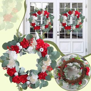 Dekorative Blumen, frische weiße und rote Blumengirlande, Tür, hängende Festivalsimulation, toter Zweig, Kranz, El-Dekorationswand