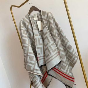 Lyx Designer Märke Pure Wool Poncho Scarves Kappa 2023 Bokstäver Cashmere Filt Capes Dam Vinter Varm Sjal Wraps grossist