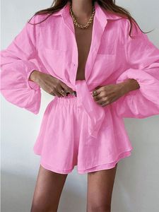 Kvinnors träningsdräkter rosa uppsättningar höga midjeshorts med skjorta kvinnor avslappnad lös passning outfits sommarblus kostym chic 2 tvådelar för kvinnor 230508