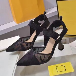 Klasik Yüksek Topuk Sandalet Tasarımcı Ayakkabı Moda %100 Deri Bayan Dans Ayakkabıları Seksi Yüksek Topuk Ayakkabı Dantel Bayan Metal Kemer Tokası Kalın Topuk Bayan Ayakkabıları Büyük 35-42