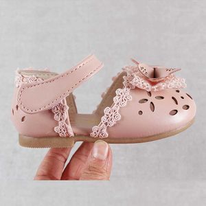 Sandálias sandálias novas crianças sapatos verão moda couro doce crianças meninas bebês respirável oco arcos sandálias