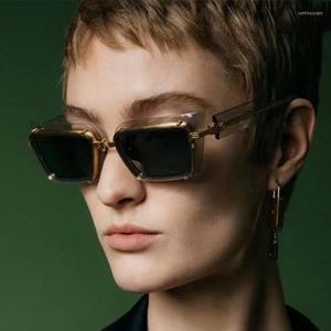 Occhiali da sole Classic Punk Square For Men 2023 Occhiali da sole Donna Designer Trend Metal Vintage Fashion Steampunk Shades