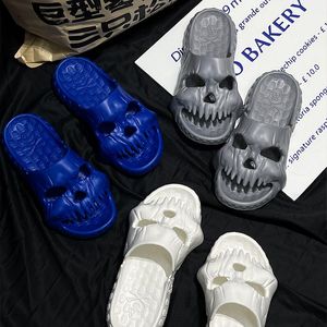 Luxury Fashion Designer Solid Color Mix Skull Slipper Sandaler For Women Sliders Overdimensionerade Rubber Pool Sliders Platform Sandaler för kvinnliga sommarskor