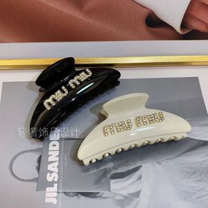 New Miu Letter Flash Diamond Shark Clasp Clip Fashion and Elegant Style Simple Back Head Spoon Plate Girl Hair Clasp 2023