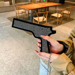 Akşam çantaları 2023 Fanny 3D silah şekilli zincirler kadın omuz çantaları lüks tasarım lüks crossbody çanta bayan chic küçük cüzdanlar debriyaj çantası kız t230508