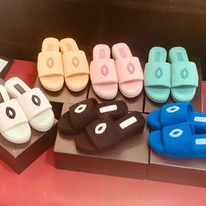 2023 New Network Red Small Fragrance Pink Flat Heel Casual Sheepskin Slippers Roman Matsutake Thick Sole Rhombus Fashion Sandals