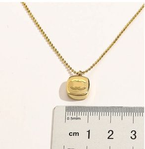 Moda 18K Gold Pendant Wisiant Design dla kobiet Love Biżuteria Saźna stali nierdzewnej Naszyjnik
