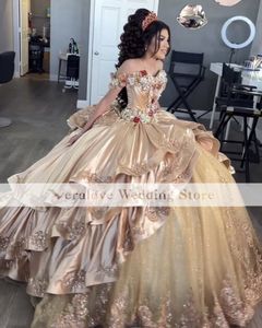 Vestidos fofos de 2023 Princesa Quinceanera do ombro Apliques de champanhe Flores Meninas mexicanas Vestido de baile doce 16 vestidos