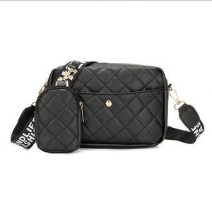 Ünlü çanta Rafia dokuma çanta mini omuz çantaları cazibe flep büyük boyutlu manyetik toka çanta crossbody bayanlar yaz saman çantası a689