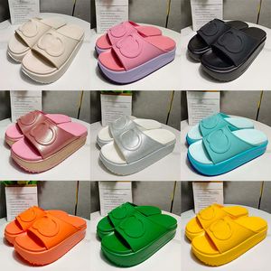 Explosions solid color flat-heeled casual sandals thickened slippers Internet celebrities wearing a sense of stepping on the stool increased 5 cm cake slippers.