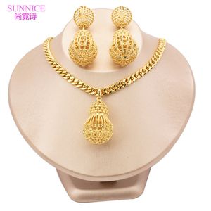 Collares colgantes Conjuntos de joyas chapadas en oro clásicas Dubai para mujeres Collar y aretes huecos de la novia