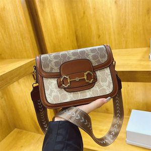 Neue Stil-Tasche, modische Umhängetasche, modischer Sattel, breiter Schultergurt, einzelne Designer-Handtasche. Online-Verkauf