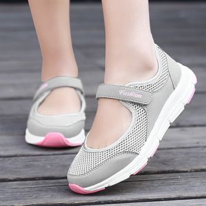 Klänningskor Summer Women Casual Shoes Soft Portable Sneakers Walking Shoes Flat Sules For Women Breattable Slip On White Shoes 230508