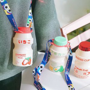 Ny 480 ml Plastic Water Bottle Tour Drinking Bottle Yakult Form Söt Kawaii Milk Carton Shaker Bottle For Kids/Girl/Adult Glass Hot