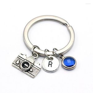 Keechchains Digital Camera Charm Caspita a sospensione Base di nascita da A a Z Lettere Key Chain Sister Mom Gift