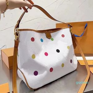 Дизайнер -Women Luxurys Designers Bags Crossbody Высококачественные сумочки женские кошельки на плечах шоппинга Стиль рюкзак Стиль
