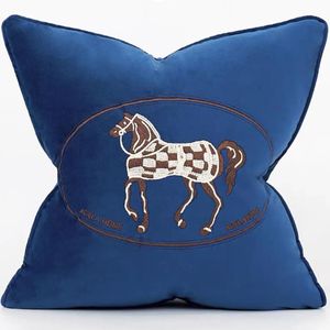 2023 Heminredning Kasta kuddar Luxurys Designer Kudde midja Skydd Soffa Kudde Luxury Sleeping Pillow Lunch Sleep Headrost