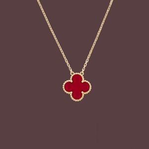 Pendant Necklaces Designer Jewelry Fashion Necklaces Women Elegant 4four Leaf Clover Locket Necklace Highly Quality Choker Chains Designer Jewelry Plated 2024