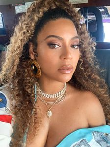 Beyonce Saç Modeli Sararlar Çevreli Kıvırcık At kuyruğu Saç Parçası Puff Afro Bun Çizme Midülye Kuyruk Klipsi Ham Bakire Brezilya Saç Uzatma Klipsinde At kuyruğu 120g