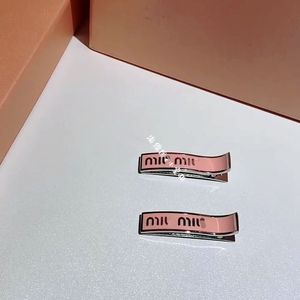 Весна и лето 23 Новые буквы Miu Letters Clip Metal Duckbill Clip Hair Clips Hair Clips