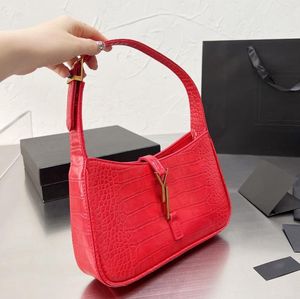 Tasarımcı Çantalar Çanta Tote Çanta Kadınlar Çapraz Vücut Gün batımı Baggs Siyah Calfskin Klasik Diyagonal Şeritler Kapitone Zincirler Orta Loulou Bulut Zarf Bag 00013