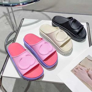 Luxury g tofflor Italien perforerad glid på sandaler plattform gummi mulor tofflor kvinnor strand sandal tjock tunn botten glider designer glid sommarsreglage
