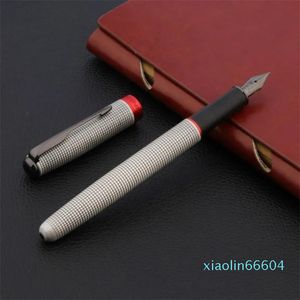 Penna stilografica classica di qualità di lusso in metallo rosso Nero titanio NIB Feather Arrow reticolo Materiale scolastico per ufficio Scrittura