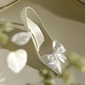 Sandali Stile primavera e autunno Personalità a punta Stiletto semplice Scarpe da festa Elegante ragazza bianca Tacchi alti 8CM Scarpe da sposa 230508