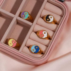 Anelli a grappolo Senza appannamento Ladies Cute Smalto Ying Yang Ring Multiple Color Thin Band Acciaio inossidabile per Womem