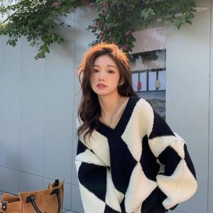 Women's Sweaters Selling 2023 Autumn And Winter Keep Warm Soft Knitted Pullovers Femme Jumper Women Geometric T167