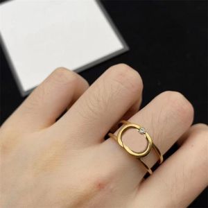 Projektantka Kobiety Złote Pierścienie Diamentowy pierścionek z literą Luksusowe pierścionki zaręczynowe dla kobiet Pearls Titanium Steel Designers Biżuteria
