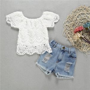 Одежда набор модных девочек летние одежды набор сплошного цвета кружево цветок с коротким рукавом с плечевых топов с рваными джинсами 2 шт.