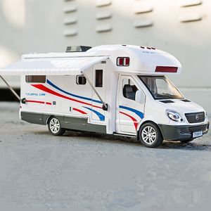 Diecast Model 1 30 Diecast Luxury RV rekreationsmatbil Modell Metall Camper Van Motorhome Car Model Sound and Light Kids Toys Gift 230509