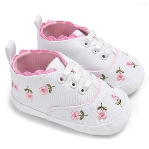 Primeiros Walkers Sapatos para menina Baby Lace Flor Bordado Bordado Não Slide 1-12 meses Aprendendo a crianças pré-caminhada