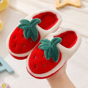 Slipper Ins Baby Home Slippers Girls Sapatos de desenho animado Inverno crianças chinelos internos bebê quente falsamente child house fruit fofo party 230509