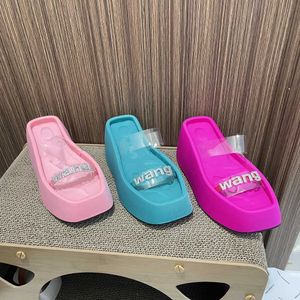 2024 High Heel Wedge Slippers Women Luxurys Platform Sandaler Foam Square Toe Wedges Thick Bottom Botte Strand Shoes Elevate Pool Slides Slip On Mules Flip Flop