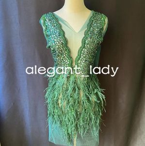 Emerald Green Crystal Applique Short Prom Ochaes Vestidos com penas 2023 Gillter Arabic Aso Ebi Mini Night Cocktail Vestio