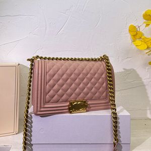 Designer Womens axelväska Portable Crossbody Bag Cowhide Caviar Bags Clamshell Ribbed Hardware Metal Buckle Gold Chain Makeup Box Cips