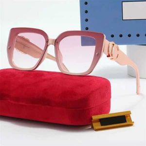 Solglasögon Mens Designer Luxury Glasses Fashion Frame Letter Lunette Sun For Women Senior Shades Ordized Polarised 10 IEVK