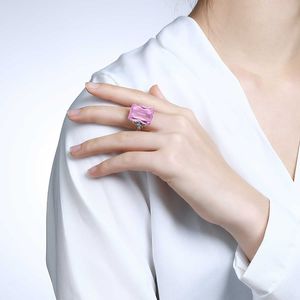خاتم الماس من سبعة ألوان توبا للنساء ، الشخصية الإبداعية التي تم تصميمها مع قوس قزح الأحجار الكريمة Q240320