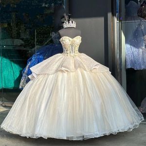 Abiti Quinceanera Princess Illusion Bianco Appliques Abito da ballo Sweetheart Allacciatura con tulle Plus Size Sweet 16 Debuttante Festa di compleanno Abiti da 15 Anos 108