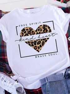 Kvinnors t-shirt t-shirt grafisk tryckt t-shirt gratis anda modiga soul kvinnor kort ärm leopard älskar tshirt valentins dag hjärta kvinna tee 230509