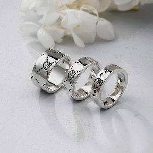 Designer Sier Love Heart Men Kvinnor Snake Ghost Ring High-End Quality Par Wedding Ring With Box Man and Female Designer B