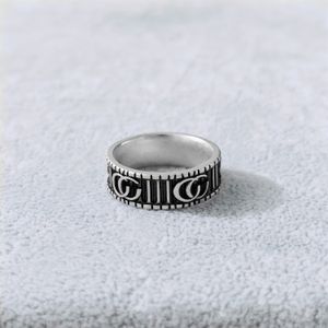 リングレトロポップ垂直ライン男性と女性のカップルの結婚指輪のための酸化古いダブルGリング