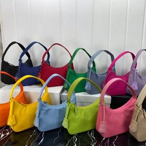 Projektantka Women Retedycja 2005 RE-NYLON BAG RAMPER 2000 Emaliowane metalowe trójkąt Logo Crossbody torebka luksusowe portfele sprzęgła mini hobo torba regulowana