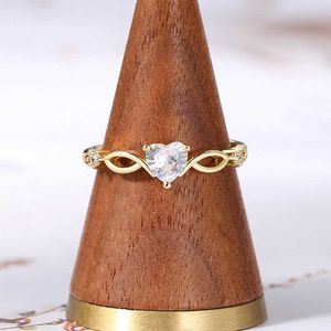 Anelli a fascia Anello a cuore per ragazze adolescenti Colore oro Moissanite Anello di promessa 2023 Moda Donna Zircone Gioielli coreani Matrimonio estetico KAR346 Z0509