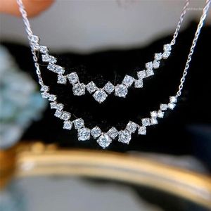 Anhänger Halsketten Exquisite versilberte gefüllte weiße Zirkon-Halskette Romantische charmante Kristallkette Valentinstagsgeschenke Bankett