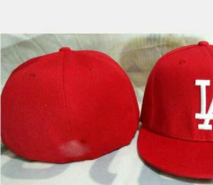 Hurtowa gorąca marka Los Angeles Baseball Caps Sox Cr La Kc NY Gorras Bones Casual Outdoor Sport dla mężczyzn Kobiety Dopasowane czapki czapki pełne zamknięte rozmiary rozmiar Chapeau A3