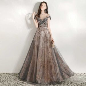 Starszy designerban cyfrowej sukienki na ramię 2023 Nowy styl ślubny suknia ślubna show wieczorowa sukienka gospodarza