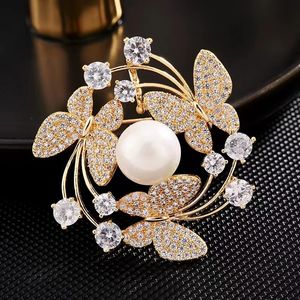 Flor da moda Flor de borboleta Broche Acessórios para peças de vestuário Broches de aniversário para mulheres pino de broche de shinestone